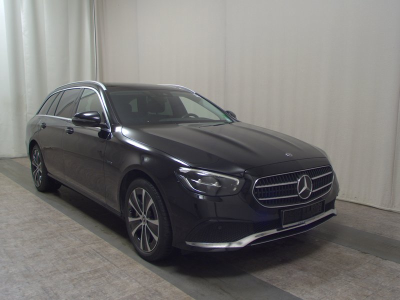 Mercedes-Benz E 300 de karavan automatik Avantgarde • panorama • LED — 3