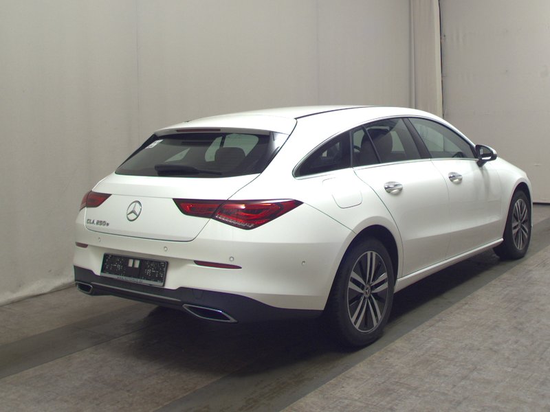 Mercedes-Benz CLA 250 e Shooting Brake Progressive • HUD — 4
