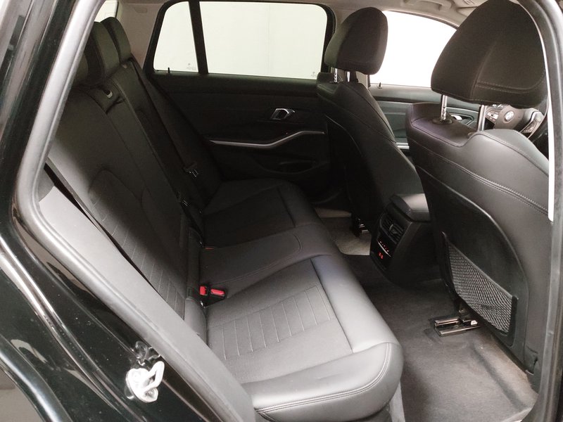 BMW 318d Touring automatik • ACC • HUD — 11