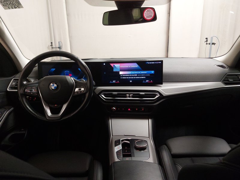 BMW 318d Touring automatik • ACC • HUD — 17