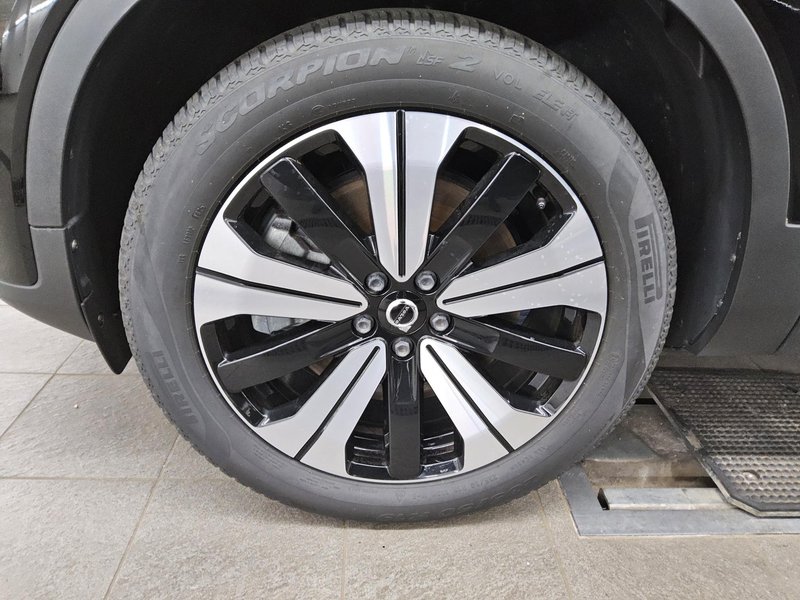 Volvo C40 Recharge Pure • el. peta vrata • Full LED — 11