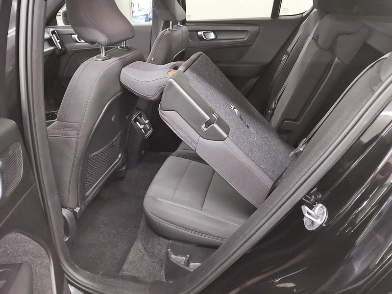 Volvo C40 Recharge Pure • el. peta vrata • Full LED — 13