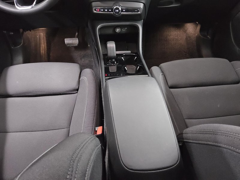 Volvo C40 Recharge Pure • el. peta vrata • Full LED — 6