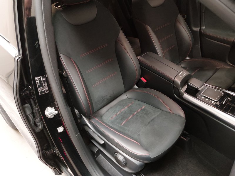 Mercedes-Benz GLA 200 d automatik AMG Line • AHK • električna peta vrata — 10