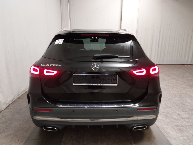 Mercedes-Benz GLA 200 d automatik AMG Line • AHK • električna peta vrata — 14