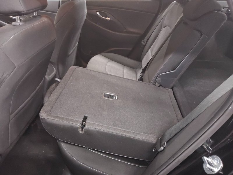 Hyundai i30 1.0 T-GDI Trend automatik • bežično punjenje • automatska klima — 12