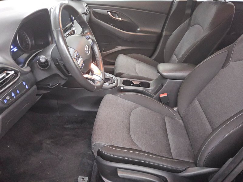 Hyundai i30 1.0 T-GDI Trend automatik • bežično punjenje • automatska klima — 8