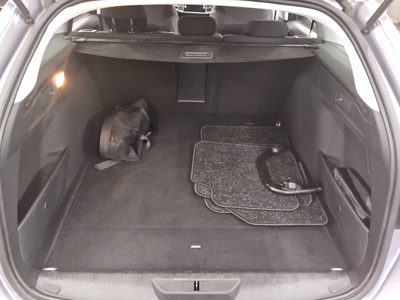 Peugeot 308 BlueHDi 130 Allure • ACC • AHK — 12