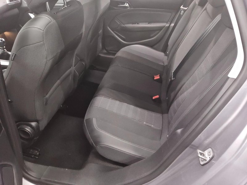 Peugeot 308 BlueHDi 130 Allure • ACC • AHK — 13