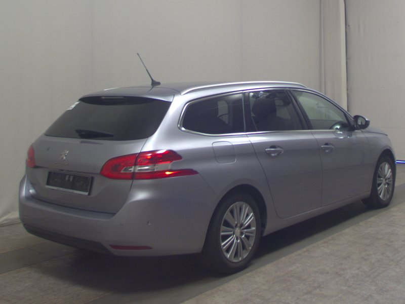 Peugeot 308 BlueHDi 130 Allure • ACC • AHK — 4