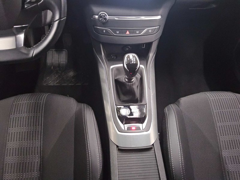 Peugeot 308 BlueHDi 130 Allure • ACC • AHK — 6