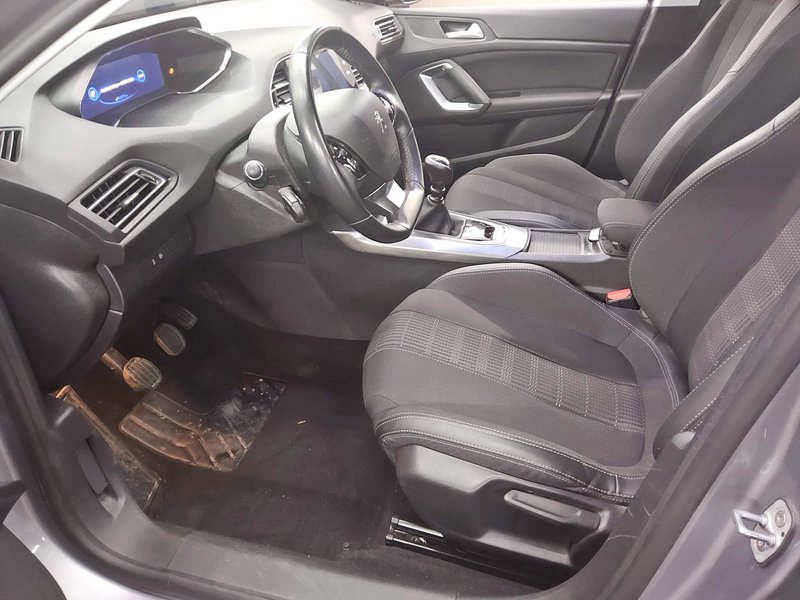 Peugeot 308 BlueHDi 130 Allure • ACC • AHK — 9