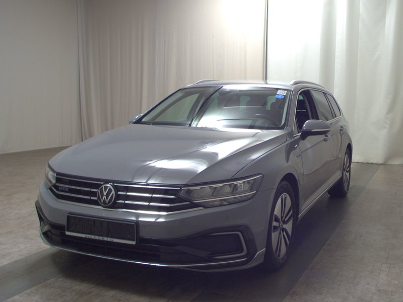 Volkswagen Passat Variant GTE 1.4 TSI automatik • ACC • AHK — 2