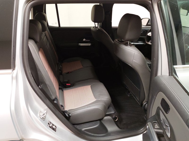 Mercedes-Benz GLB 220 d automatik • ACC • Full LED — 12