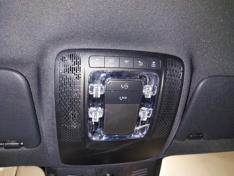 Mercedes-Benz GLB 220 d automatik • ACC • Full LED — 13