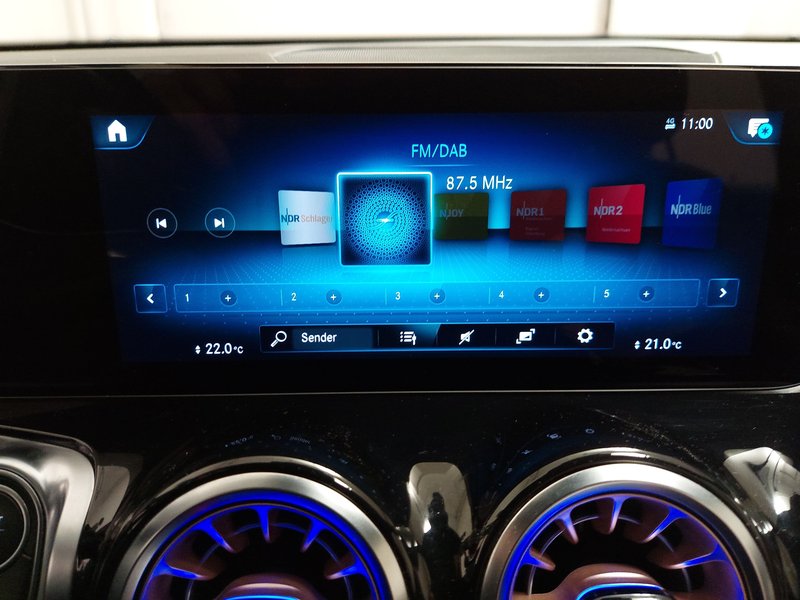 Mercedes-Benz GLB 220 d automatik • ACC • Full LED — 20