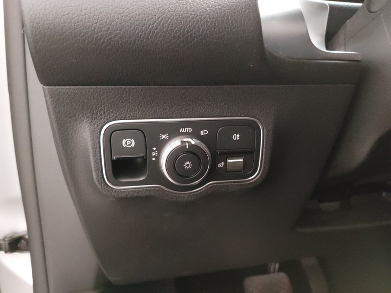 Mercedes-Benz GLB 220 d automatik • ACC • Full LED — 7