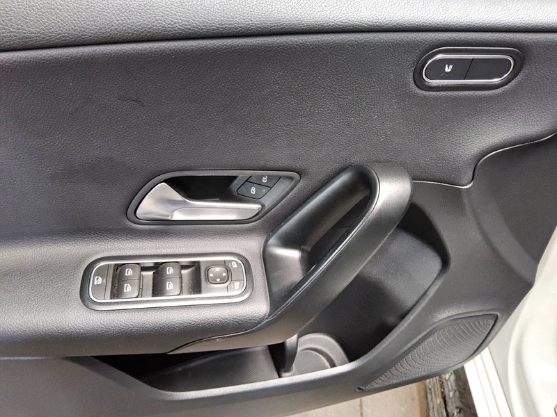 Mercedes-Benz A 180 d Style automatik • navigacija • digitalni instrumenti — 10