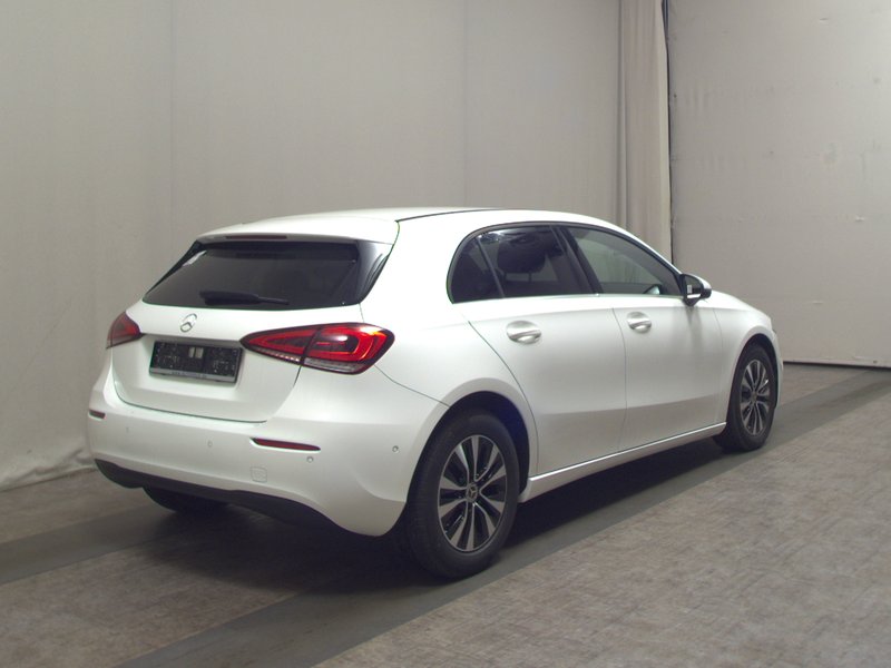Mercedes-Benz A 180 d Style automatik • navigacija • digitalni instrumenti — 4