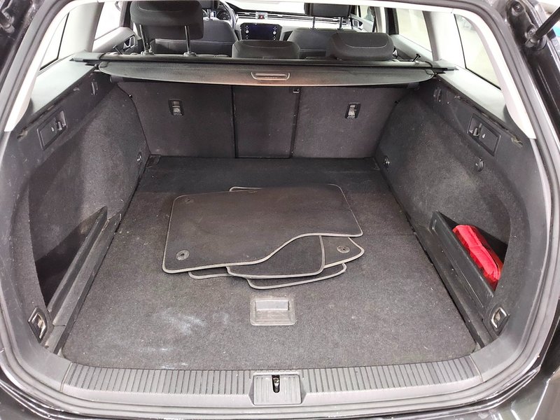 Volkswagen Passat Variant 2.0 TDI Business automatik • ACC • LED — 11