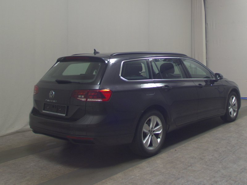 Volkswagen Passat Variant 2.0 TDI Business automatik • ACC • LED — 4