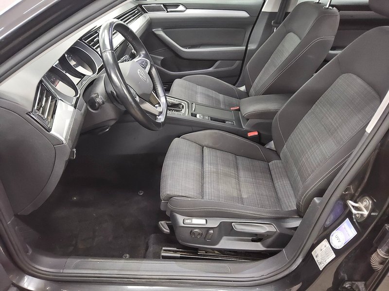 Volkswagen Passat Variant 2.0 TDI Business automatik • ACC • LED — 8