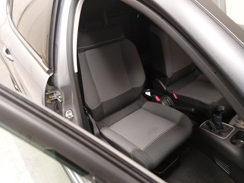 Citroën C3 1.2 PureTech 83 Shine • Full LED • kamera — 10