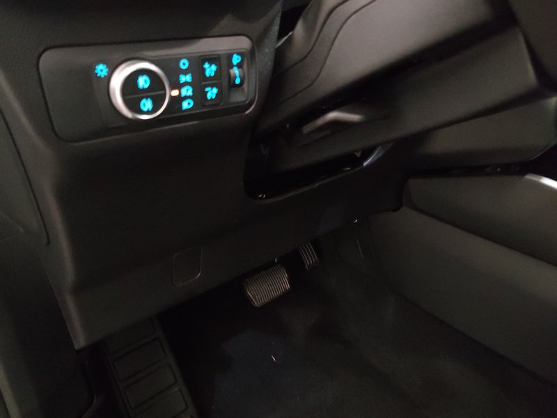 Ford Kuga 1.5 EcoBlue Cool&Connect automatik • bežično punjenje — 7