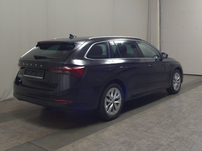 Škoda Octavia Kombi 2.0 TDI automatik Style • ACC • HUD — 4