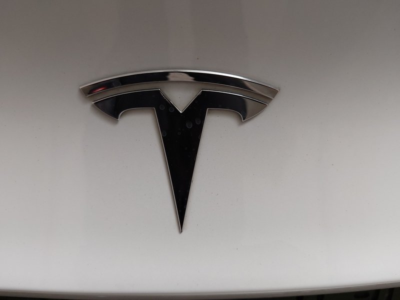 Tesla Model 3 • ACC • LED — 16