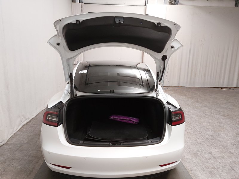 Tesla Model 3 • ACC • LED — 17
