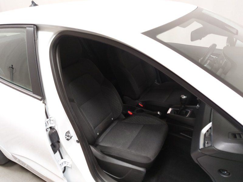 Renault Clio 1.0 • Full LED — 10