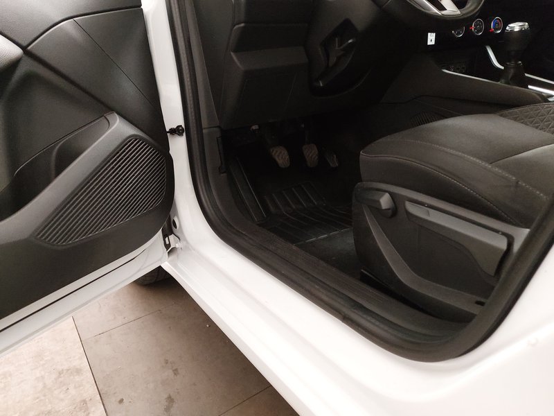 Renault Clio 1.0 • Full LED — 7