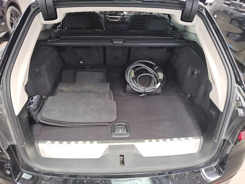 BMW 530e Touring xDrive automatik Luxury Line • Full LED • koža — 12