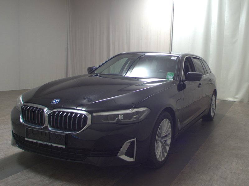 BMW 530e Touring xDrive automatik Luxury Line • Full LED • koža — 2