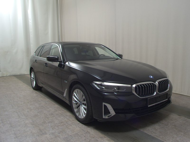 BMW 530e Touring xDrive automatik Luxury Line • Full LED • koža — 3