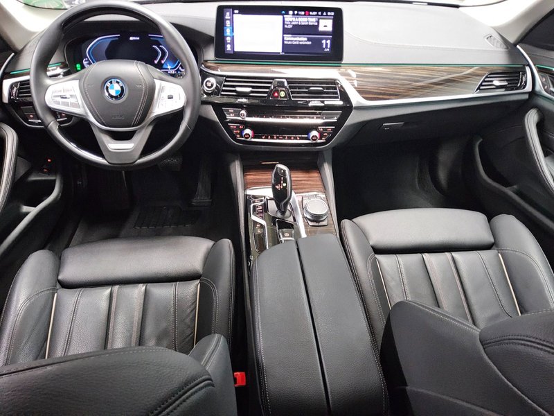 BMW 530e Touring xDrive automatik Luxury Line • Full LED • koža — 5