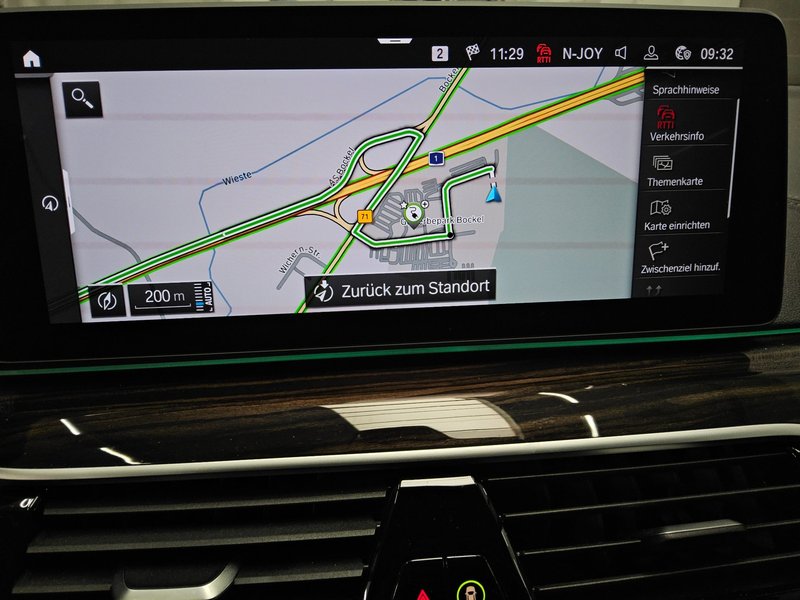 BMW 530e Touring xDrive automatik Luxury Line • Full LED • koža — 7