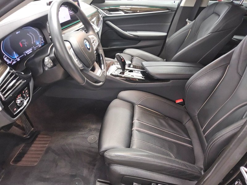 BMW 530e Touring xDrive automatik Luxury Line • Full LED • koža — 9