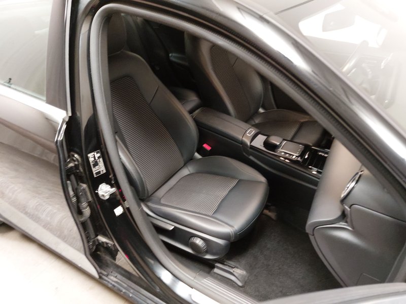 Mercedes-Benz A 200 d automatik Progressive • LED • digitalni instrumenti — 10