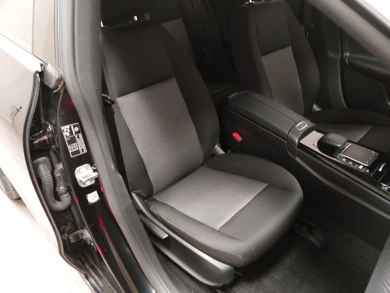 Mercedes-Benz CLA 180 d automatik • LED — 10