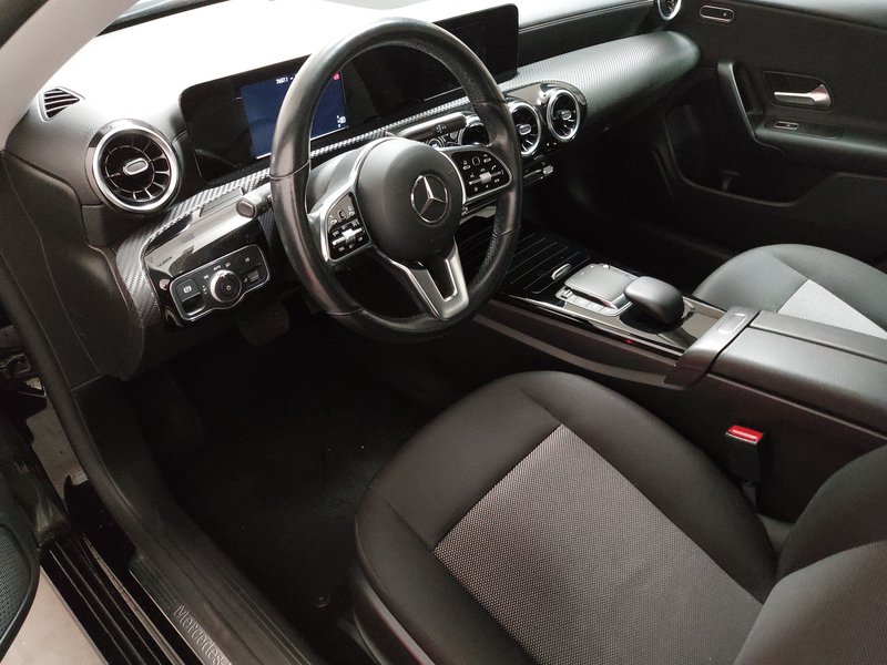 Mercedes-Benz CLA 180 d automatik • LED — 6