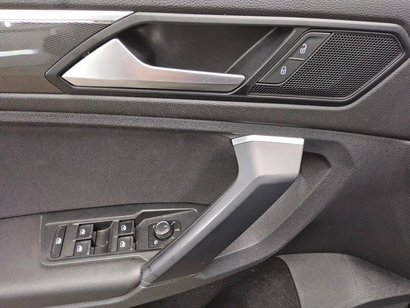 Volkswagen Tiguan 2.0 TDI 4MOTION automatik Highline • ACC • 4x4 — 10