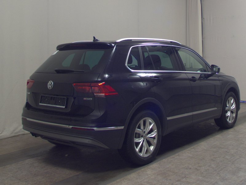 Volkswagen Tiguan 2.0 TDI 4MOTION automatik Highline • ACC • 4x4 — 4