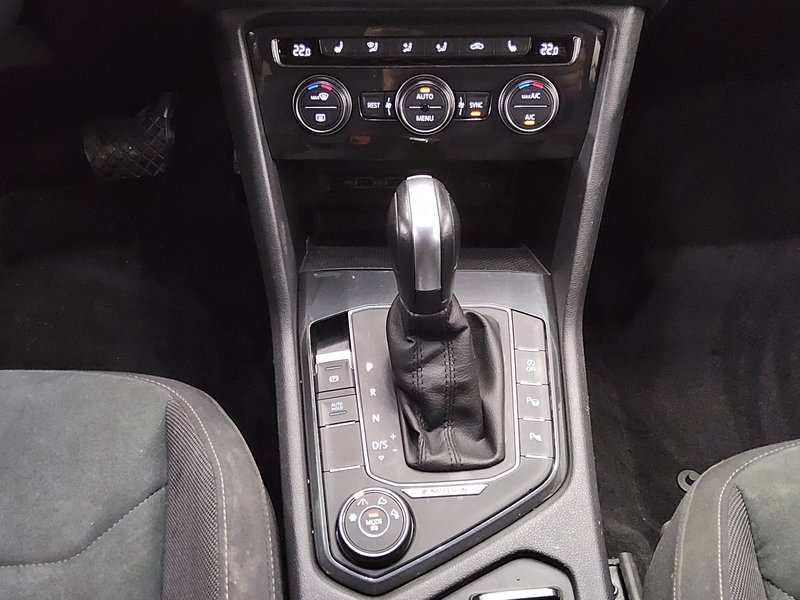 Volkswagen Tiguan 2.0 TDI 4MOTION automatik Highline • ACC • 4x4 — 6