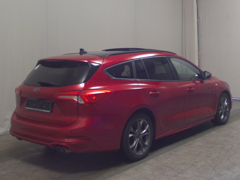 Ford Focus Turnier 1.5 EcoBlue • panorama • HUD — 4