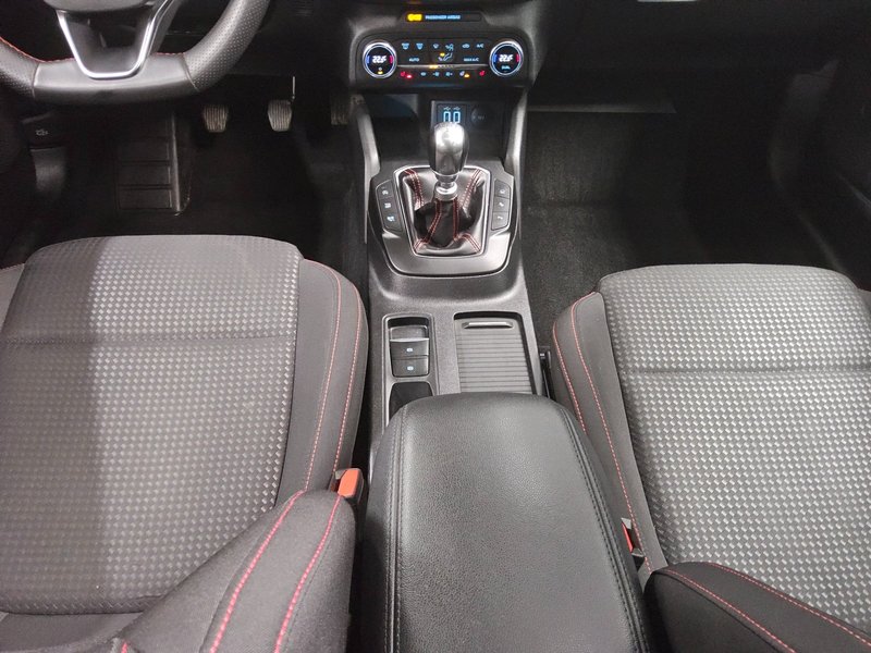 Ford Focus Turnier 1.5 EcoBlue • panorama • HUD — 6