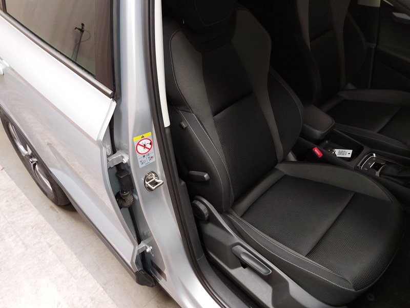 Škoda Karoq 2.0 TDI 4x4 Tour automatik • ACC • kuka za vuču — 10