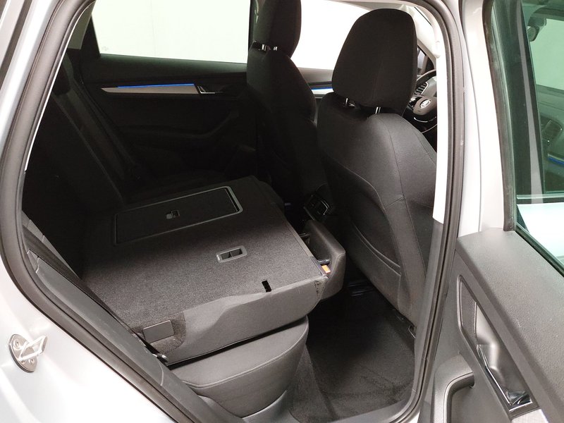 Škoda Karoq 2.0 TDI 4x4 Tour automatik • ACC • kuka za vuču — 11