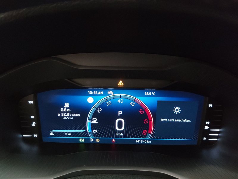 Škoda Karoq 2.0 TDI 4x4 Tour automatik • ACC • kuka za vuču — 17